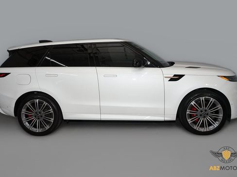 Used 2025 Land Rover Range Rover Sport Dynamic SE image 4