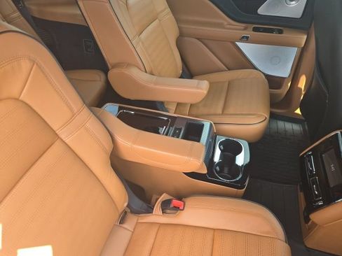 Used 2025 Lincoln Aviator Black Label AWD/4WD image 22