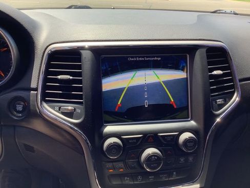 Used 2018 Jeep Grand Cherokee Altitude AWD/4WD image 19