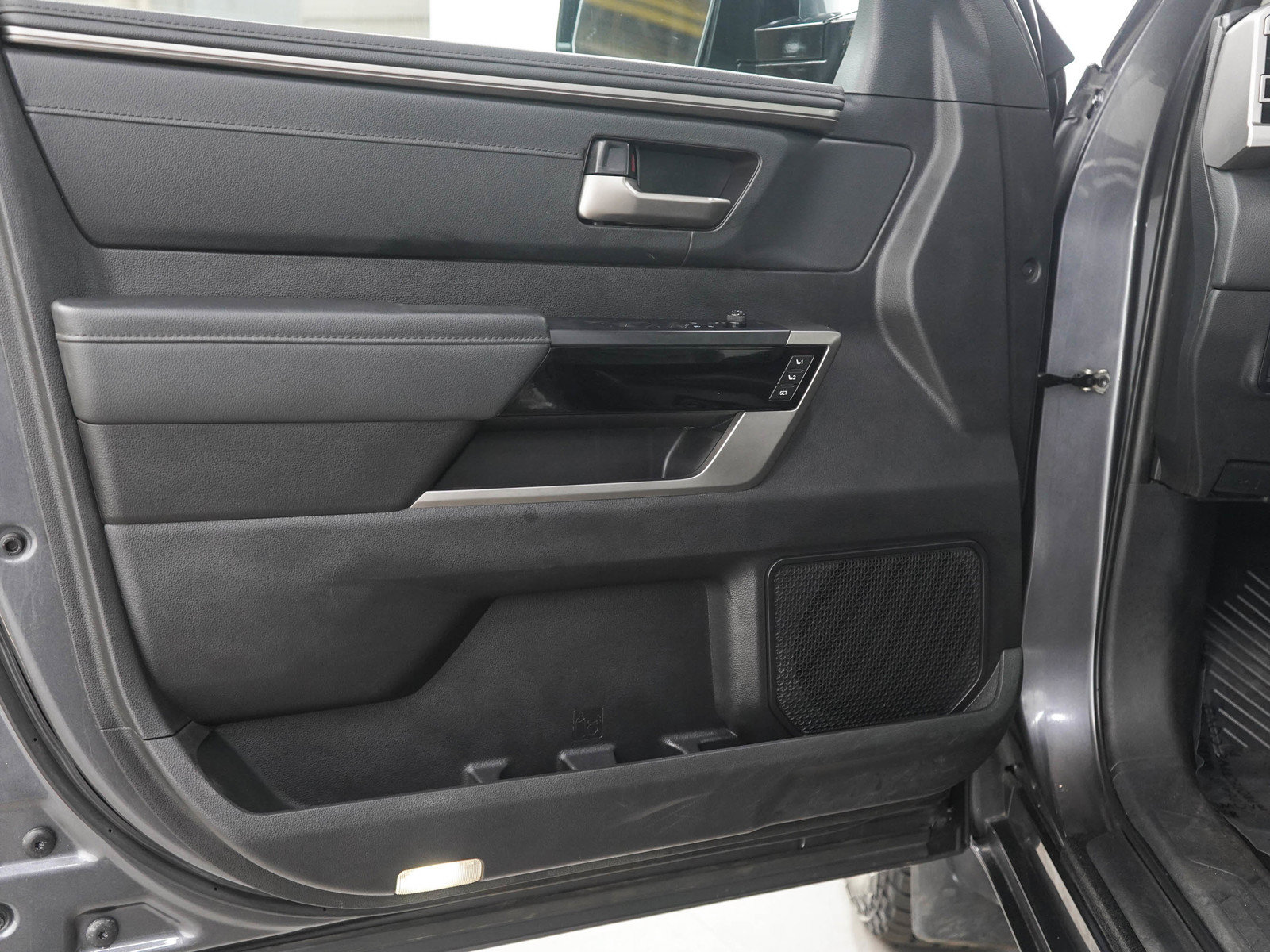 Used 2023 Toyota Tundra Limited AWD/4WD image 17