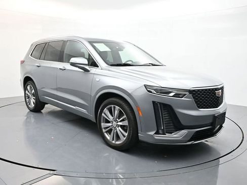 Used 2023 Cadillac XT6 Premium Luxury image 3