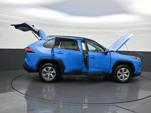Used 2020 Toyota RAV4 LE FWD image 31