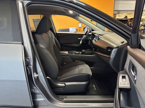 Used 2021 Nissan Rogue SV image 16