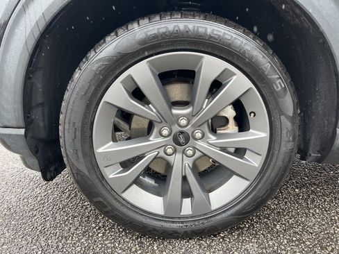 Used 2021 Ford Explorer XLT w/ Equipment Group 202A image 9