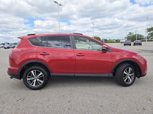 Used 2017 Toyota RAV4 XLE w/ All Weather Liner Package AWD/4WD image 19