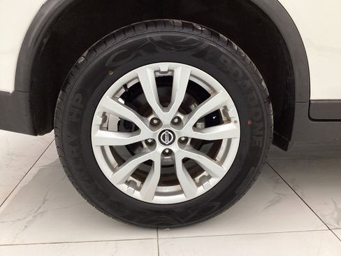 Used 2019 Nissan Rogue SV image 45