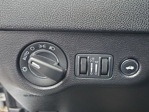 Used 2023 Chrysler 300 Touring w/ Sport Appearance Package image 23