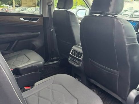 Used 2024 Volkswagen Atlas SE FWD image 11