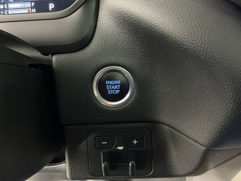 Used 2024 Toyota Tundra Limited image 25