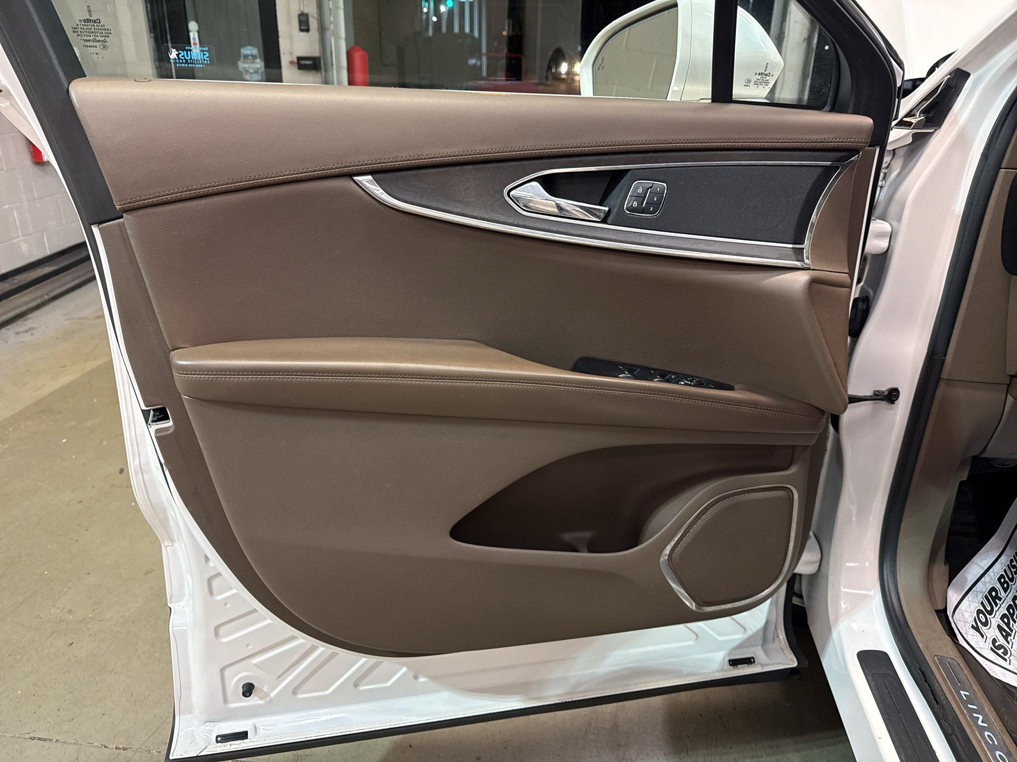 Used 2017 Lincoln MKX Reserve w/ Lincoln MKX Climate Package AWD/4WD image 15