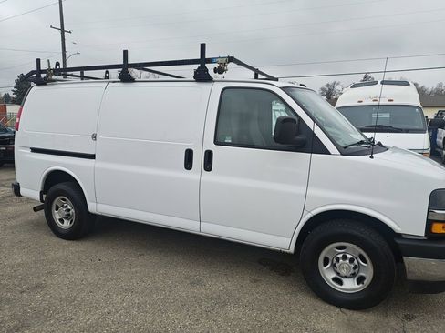 Used 2020 Chevrolet Express 3500 w/ Driver Convenience Package image 7