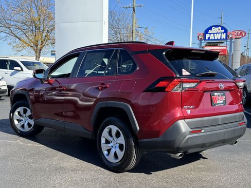 Used 2020 Toyota RAV4 XLE Premium image 17