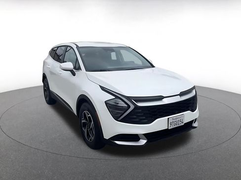 Used 2025 Kia Sportage LX FWD image 3