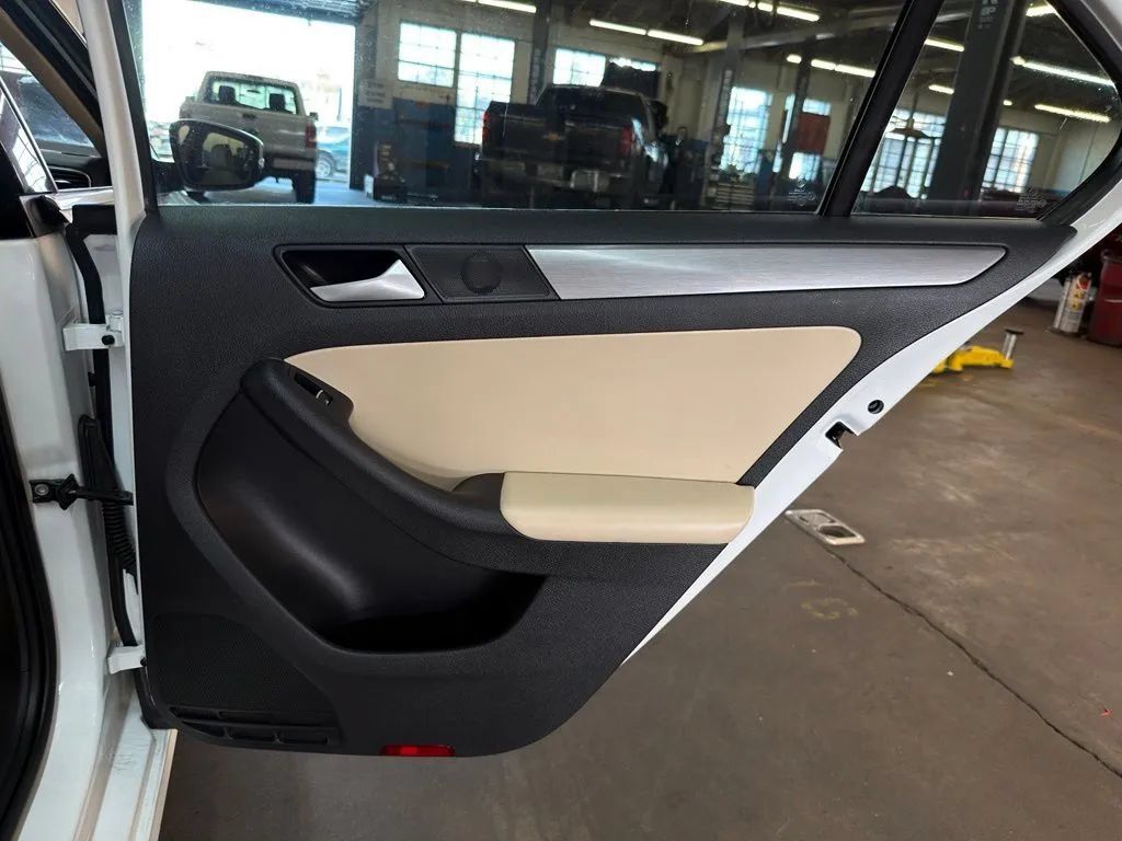 Used 2014 Volkswagen Jetta TDI FWD image 28