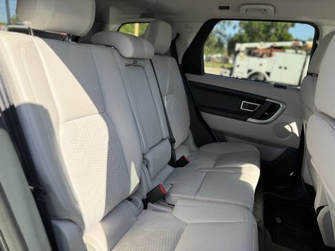 Used 2017 Land Rover Discovery Sport SE image 23