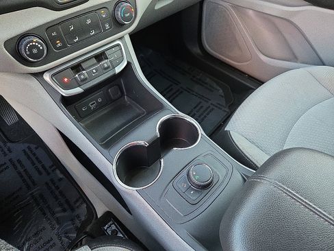 Used 2024 GMC Terrain SLE image 25