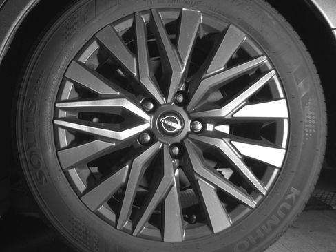Used 2025 Nissan Altima 2.5 SV FWD image 14