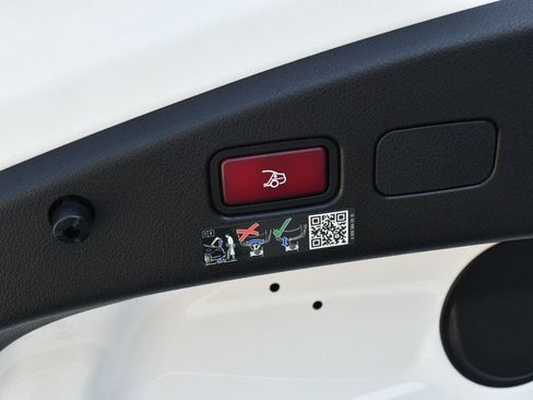 Used 2024 Mercedes-Benz CLE 300 4MATIC Cabriolet image 17