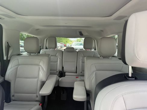 Used 2025 Lincoln Navigator Reserve AWD/4WD image 22