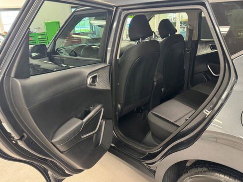 Used 2025 Kia Soul LX w/ LX Technology Package image 17