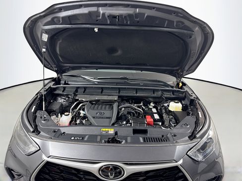 Certified 2025 Toyota Highlander image 30
