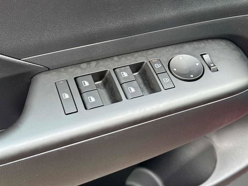 Used 2025 Hyundai Kona SEL FWD image 18