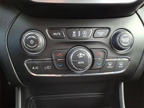 Certified 2022 Jeep Cherokee Latitude Lux image 24