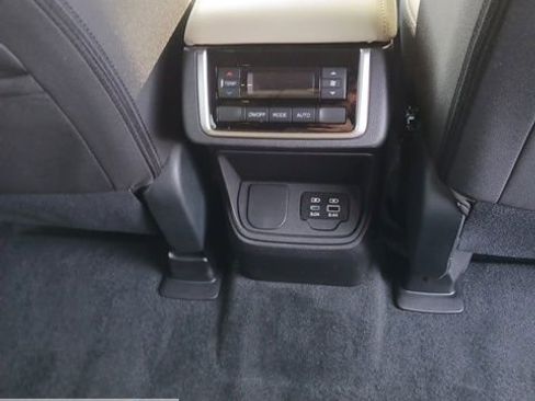 Certified 2025 Subaru Ascent Premium AWD/4WD image 31