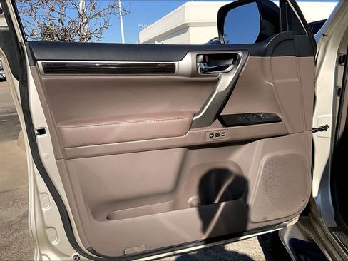 Used 2016 Lexus GX 460 image 18
