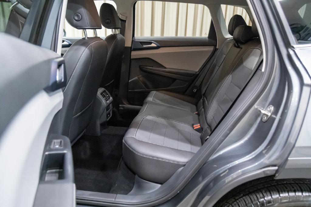 Certified 2024 Volkswagen Taos SE AWD/4WD image 15