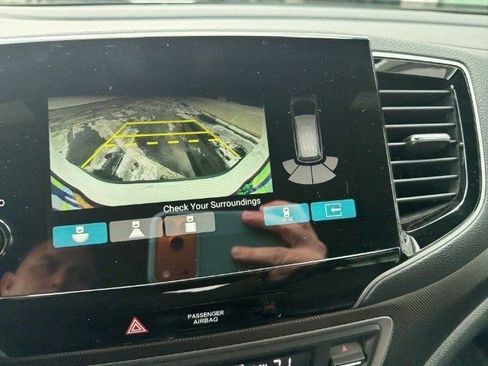 Used 2023 Honda Passport TrailSport image 3