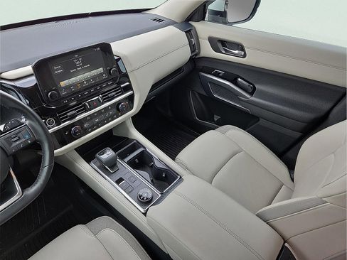 Used 2023 Nissan Pathfinder SL image 13