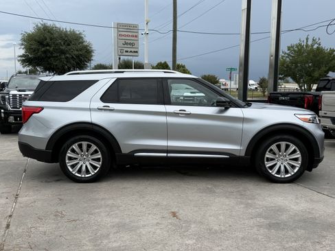 Used 2020 Ford Explorer Limited RWD image 3