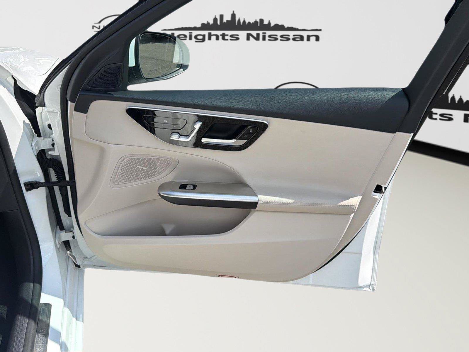 Used 2025 Mercedes-Benz C 300 4MATIC Sedan image 27