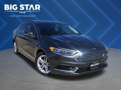 Used 2018 Ford Fusion SE w/ Fusion SE Technology Package image 1