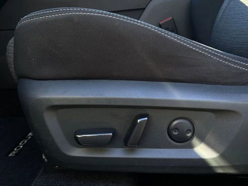 Used 2021 Nissan Rogue SV image 12