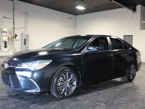 Used 2016 Toyota Camry XSE image 7