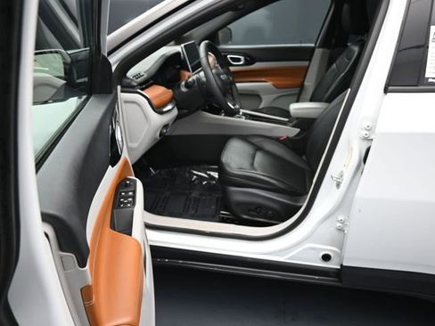 Used 2023 Jeep Compass Limited AWD/4WD image 12