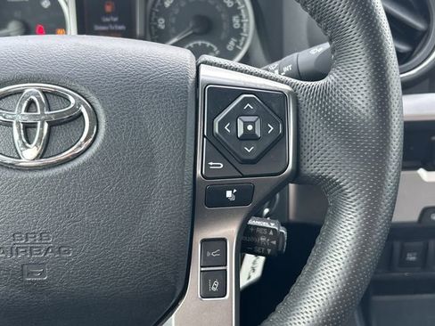Used 2022 Toyota Tacoma SR5 RWD image 18