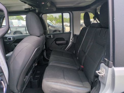 Used 2024 Jeep Wrangler Unlimited Rubicon 4xe AWD/4WD image 15