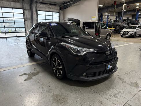 Used 2018 Toyota C-HR XLE FWD image 4