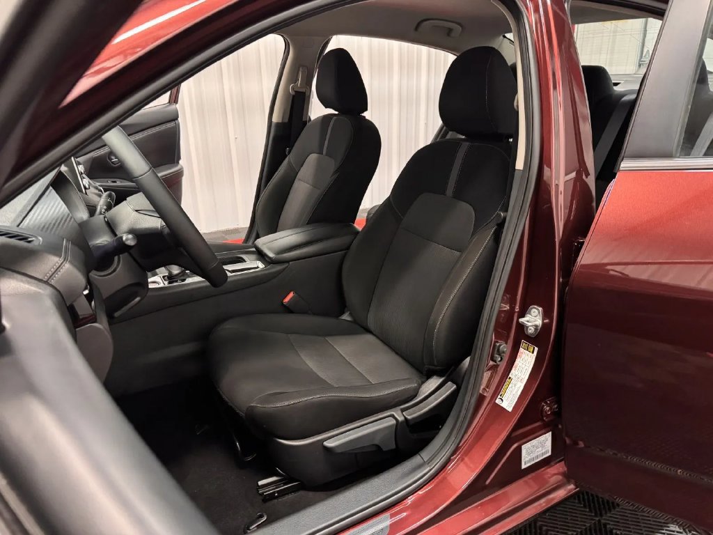 Used 2025 Nissan Sentra SV w/ All-Weather Package FWD image 32