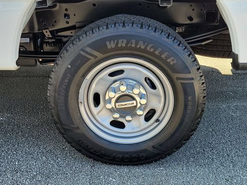 Used 2024 Ford F250 XL w/ XL Chrome Package AWD/4WD image 5