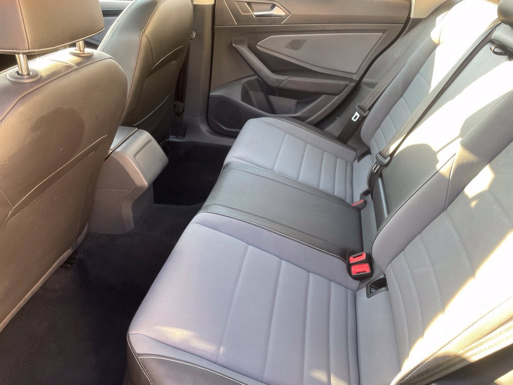 Used 2025 Volkswagen Jetta SE FWD image 18