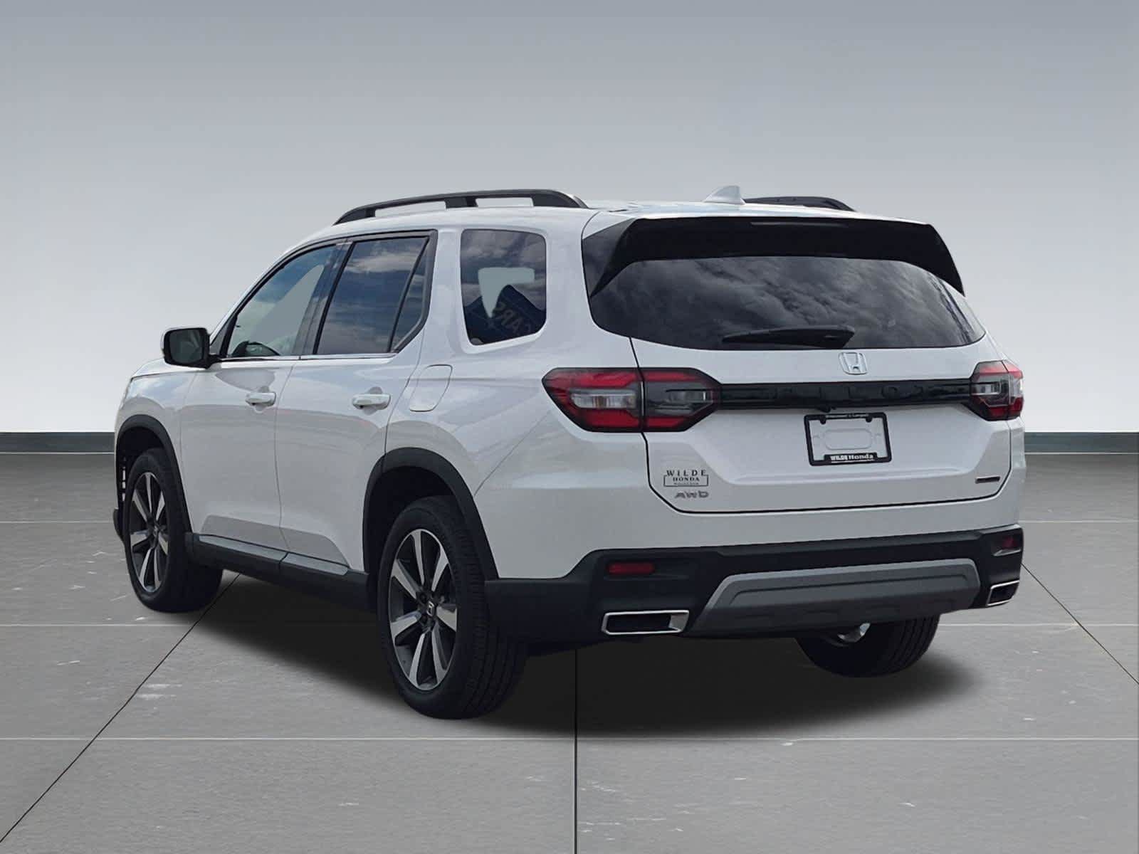 Certified 2025 Honda Pilot Touring image 4