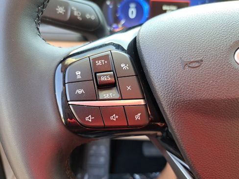 Used 2022 Ford Escape SEL w/ Technology Package FWD image 17
