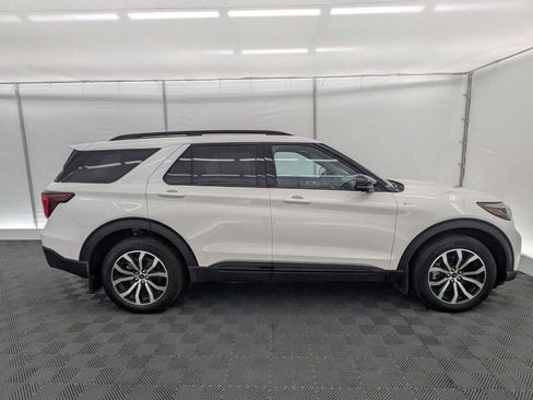 Used 2025 Ford Explorer ST-Line image 6