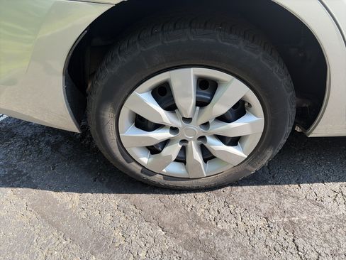 Used 2015 Toyota Corolla LE FWD image 11
