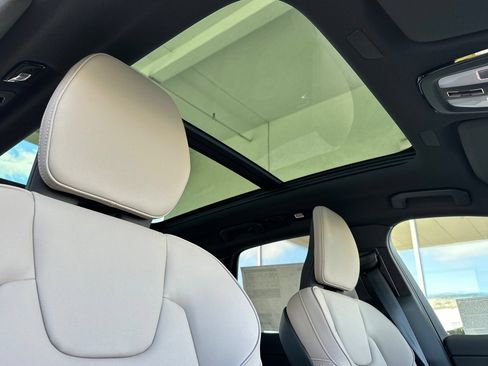 New 2026 Volvo XC60 B5 Plus w/ Climate Package AWD/4WD image 17