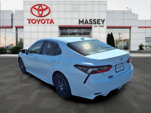 Used 2023 Toyota Camry SE image 5